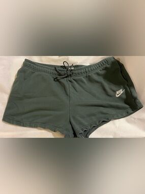 2 Pair Nike Cotton Athletic Shorts Hunter Green and Red Size XL